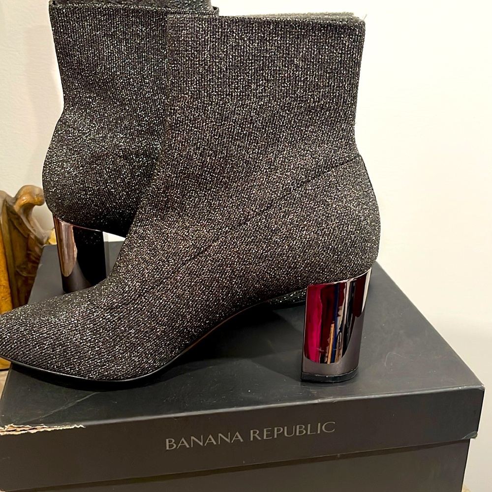Banana Republic block heels!